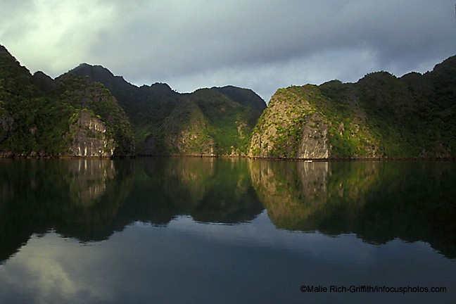 Karst Formations Ha Long Bay Mirror Reflections